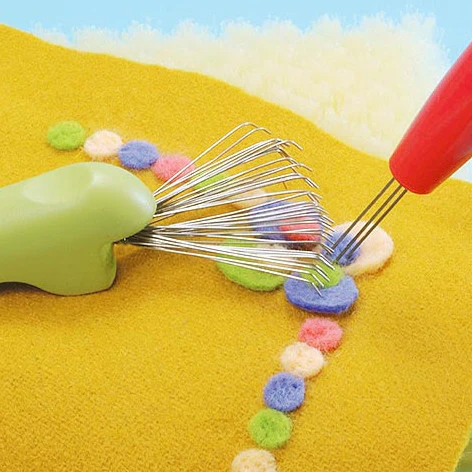 Clover Needle Felting Claw and Mat Cleaner - Image 5