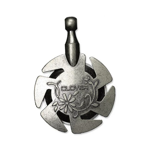 Clover Yarn Cutter Pendant - Image 2