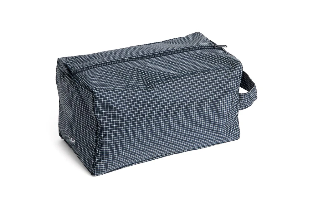 Grid Washbag Medium - Image 4