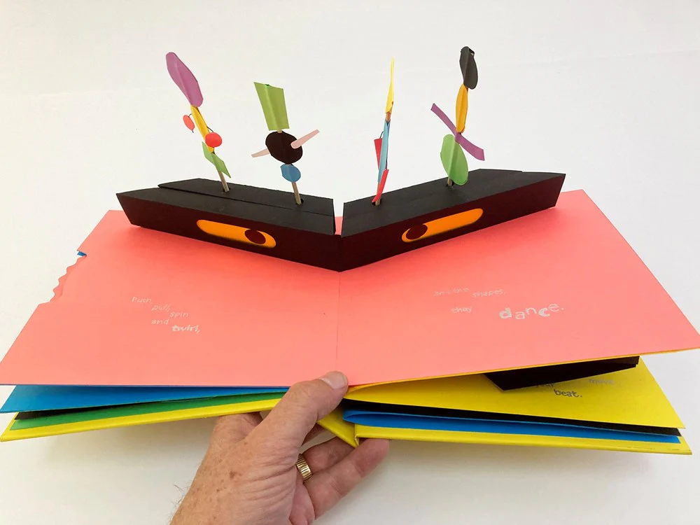 Move - A Pop Up Book - Image 2