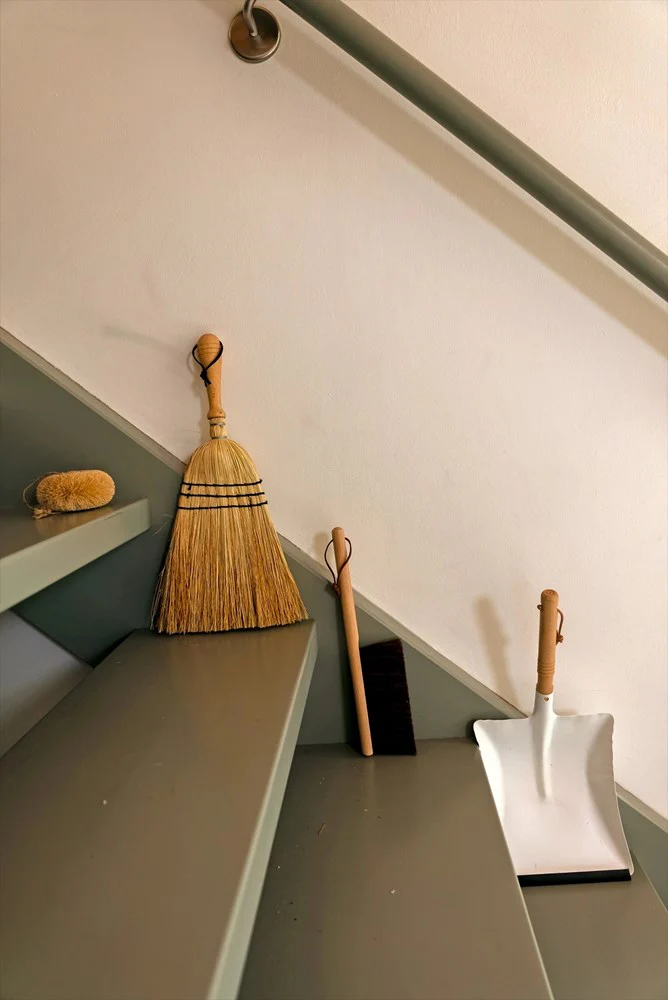 Rice Straw Hand Brush with Wooden Handle - Image 2