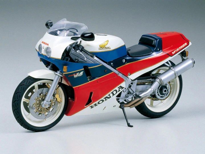 Tamiya Honda VFR750R Model Bike Kit - Image 2
